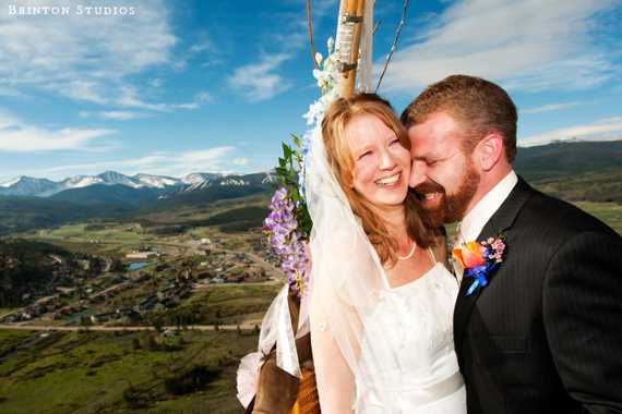 Яркие эмоции и счастье в глазах - это кадры со свадьбы в небе!