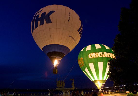 Если на день города вы захотите удивить гостей праздника - ночное свечение воздушного шара вам поможет в этом!