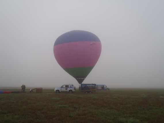 Вот так выглядит воздушный шар в тумане - летать нельзя..