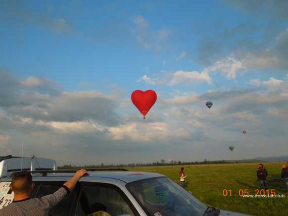 Во время вечернего полета воздушных шаров зрители смогли увидеть наш новый шар в форме сердца!